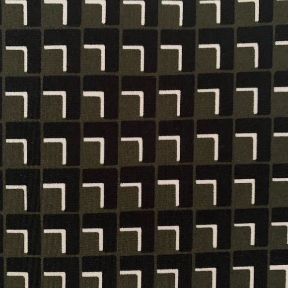 Michael Kors dress size large NWOT, polyester spandex, gold button snap sleeves - Picture 4 of 5